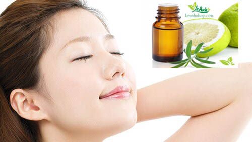 tinh-dau-buoi-tri-mun-trung-ca-ngan-ngua-lao-hoa-da-mat